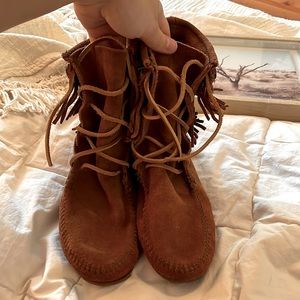 Minnetonka Ankle Hi Tramper Boot